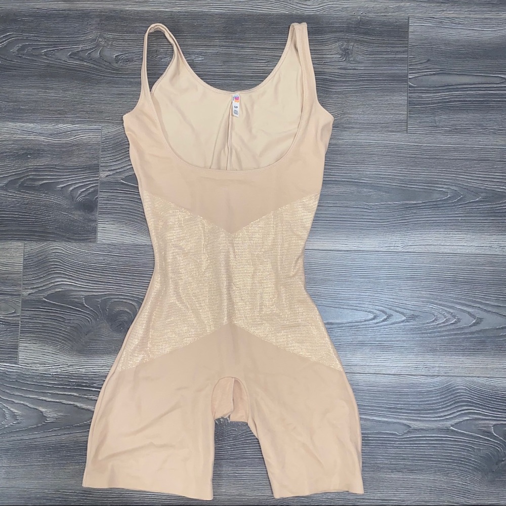 NWOT Open bust mid thigh bodysuit STAR BY SPANX